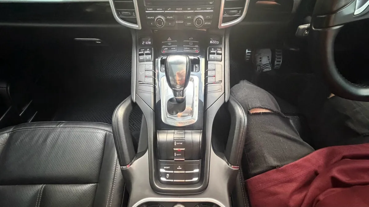 PORSCHE CAYENNE 3.0 HYBRID 2015