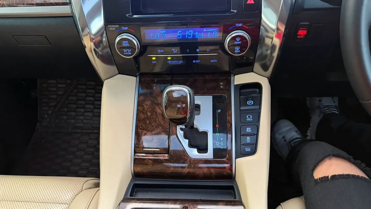 TOYOTA ALPHARD 2.5 HYBRID X VIP 2019