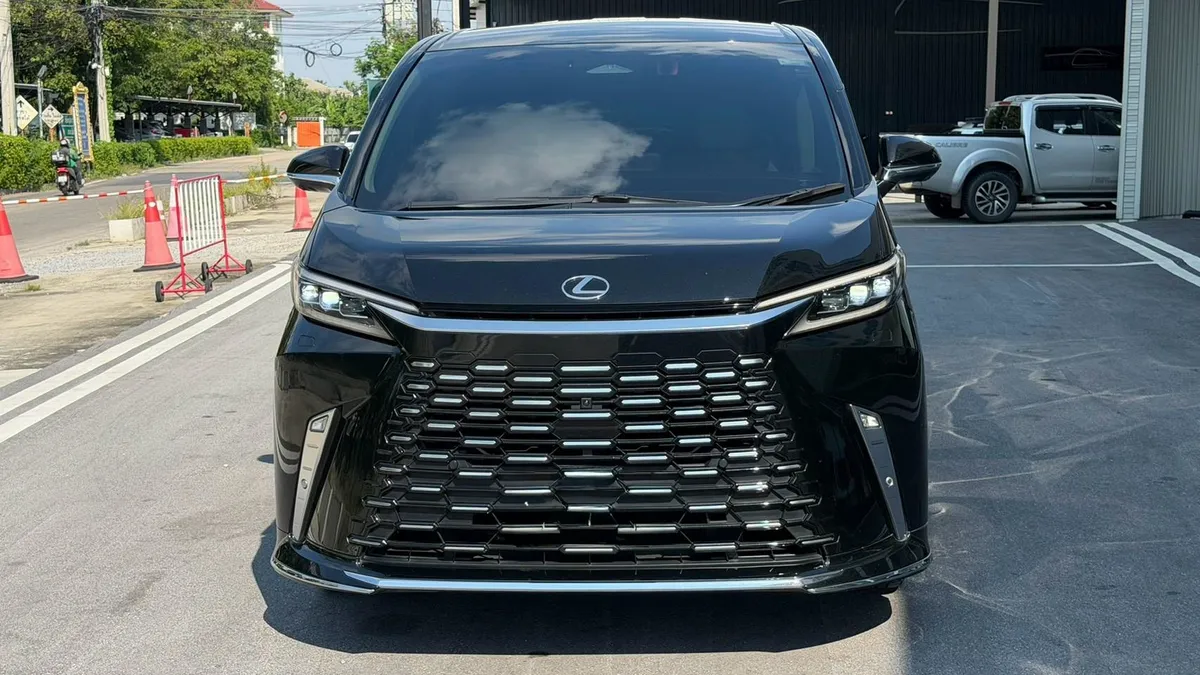 LEXUS LM350h EXECUTIVE 7 Seats 2025