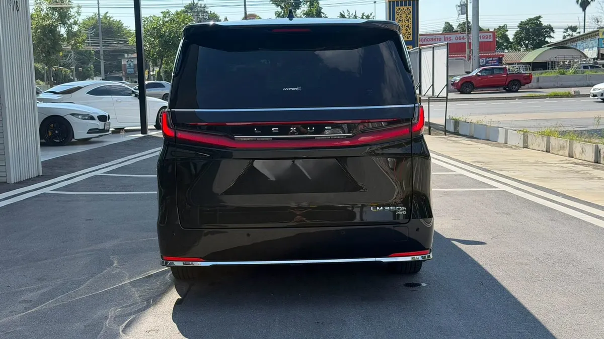 LEXUS LM350h EXECUTIVE 7 Seats 2025