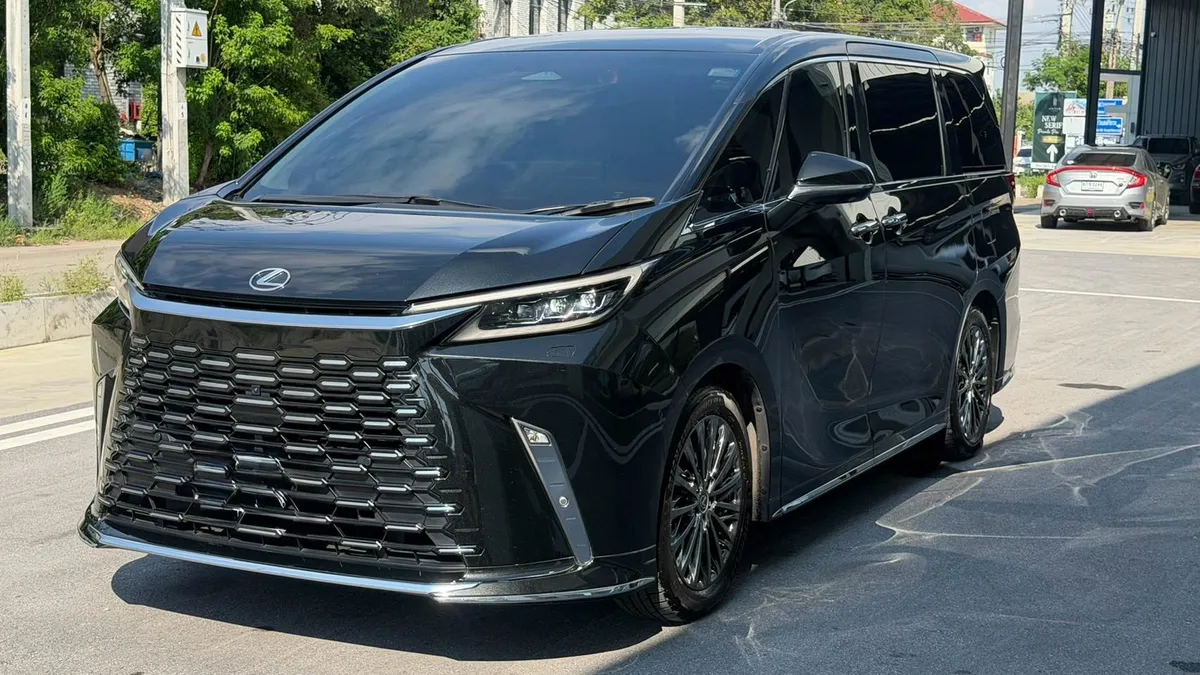 LEXUS LM350h EXECUTIVE 7 Seats 2025
