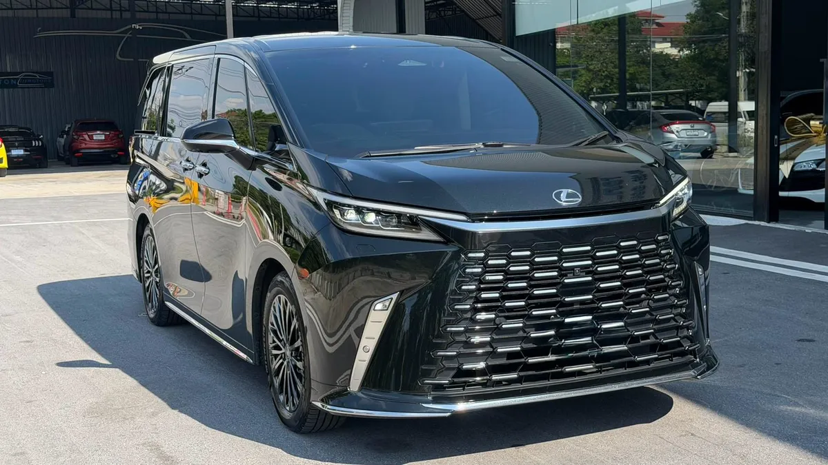 LEXUS LM350h EXECUTIVE 7 Seats 2025