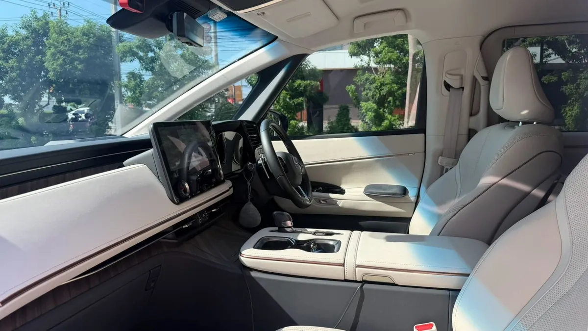 LEXUS LM350h EXECUTIVE 7 Seats 2025