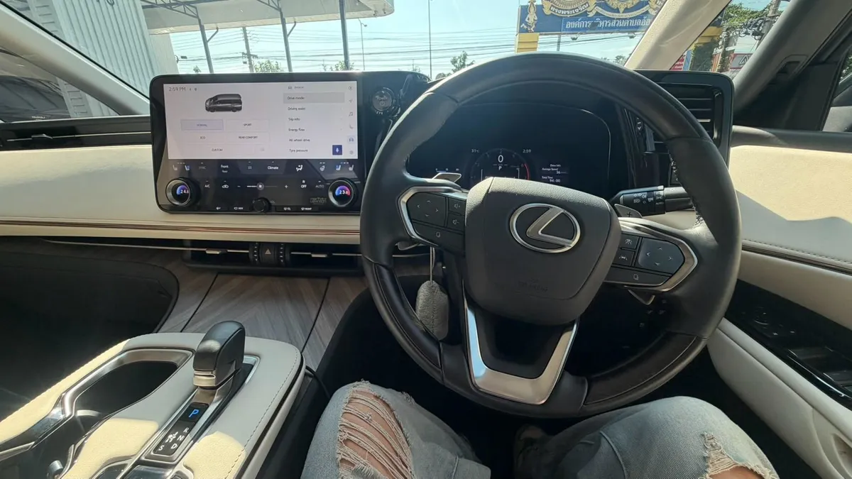 LEXUS LM350h EXECUTIVE 7 Seats 2025