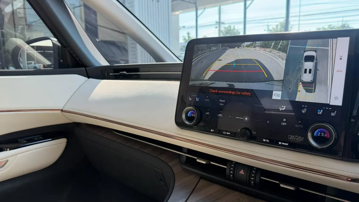 LEXUS LM350h EXECUTIVE 7 Seats 2025