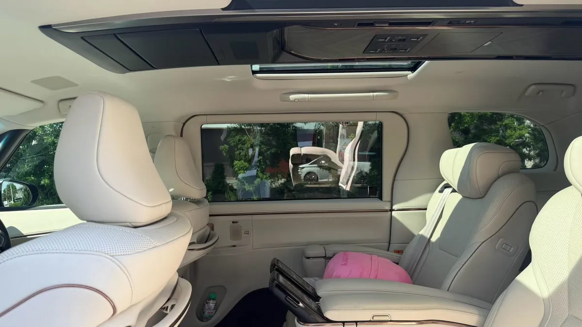 LEXUS LM350h EXECUTIVE 7 Seats 2025