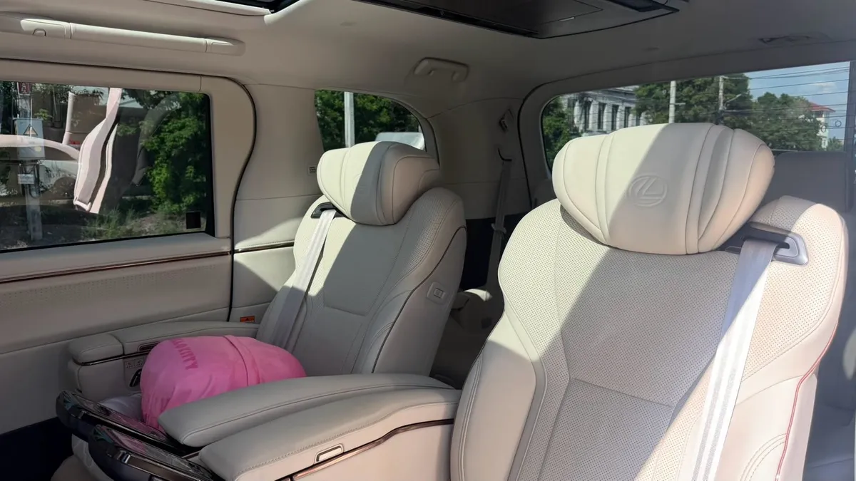 LEXUS LM350h EXECUTIVE 7 Seats 2025